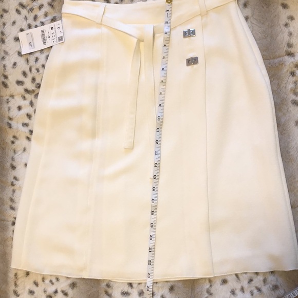 Zara size Med cream skirt. - Picture 4 of 10
